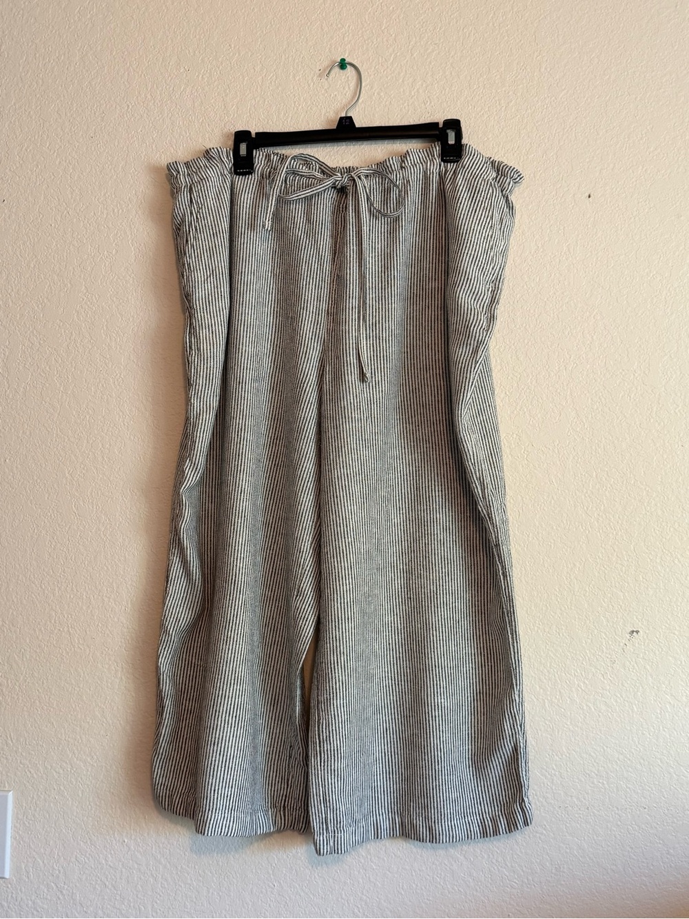 Time and Tru Black and White Pinstripe Wide-Leg Pants